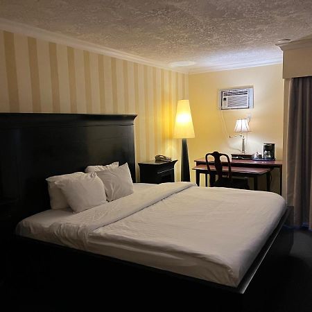 Island Travel Inn Вікторія Екстер'єр фото