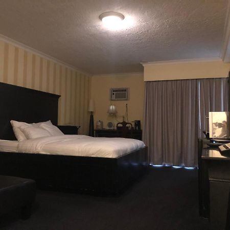 Island Travel Inn Вікторія Екстер'єр фото